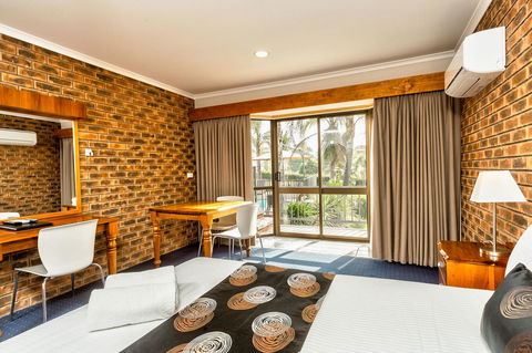 Hume Country Motor Inn - Sunshine Coast Guide 4