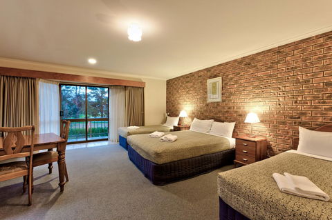 Hume Country Motor Inn - Sunshine Coast Guide 42