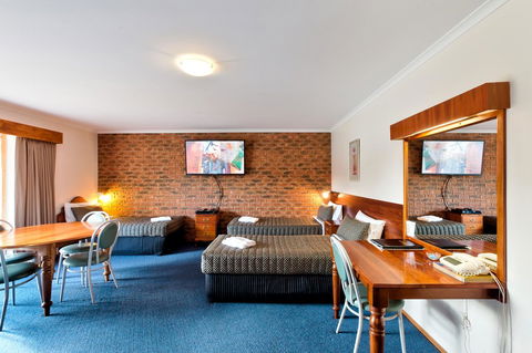 Hume Country Motor Inn - Sunshine Coast Guide 32