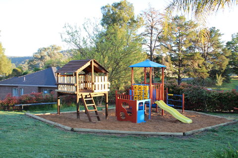 Hume Country Motor Inn - Sunshine Coast Guide 10