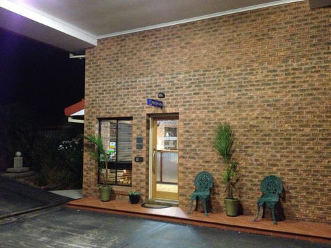 Hume Country Motor Inn - Sunshine Coast Guide 25
