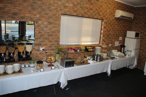 Hume Country Motor Inn - Sunshine Coast Guide 7