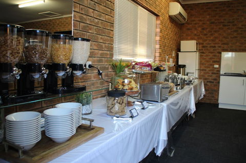 Hume Country Motor Inn - Sunshine Coast Guide 9