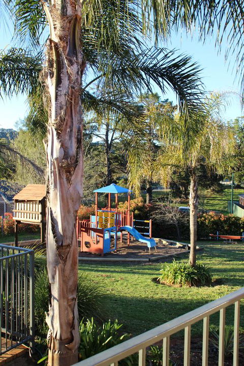 Hume Country Motor Inn - Sunshine Coast Guide 12