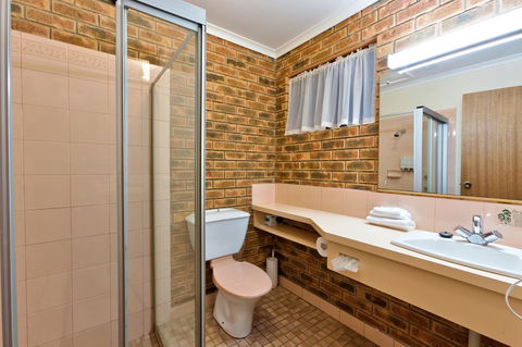 Hume Country Motor Inn - Sunshine Coast Guide 41