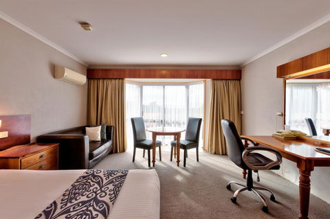 Hume Country Motor Inn - Sunshine Coast Guide 17