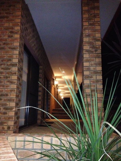 Hume Country Motor Inn - Sunshine Coast Guide 24