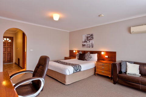Hume Country Motor Inn - Sunshine Coast Guide 38