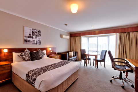 Hume Country Motor Inn - Sunshine Coast Guide 14