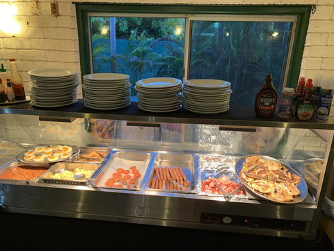 Pine Tree Motel - Sunshine Coast Guide 11