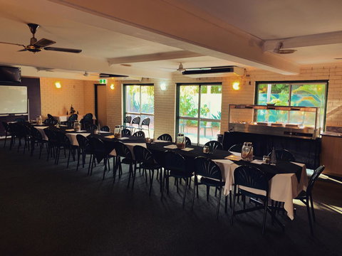 Pine Tree Motel - Sunshine Coast Guide 39