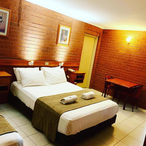 Pine Tree Motel - Sunshine Coast Guide 28