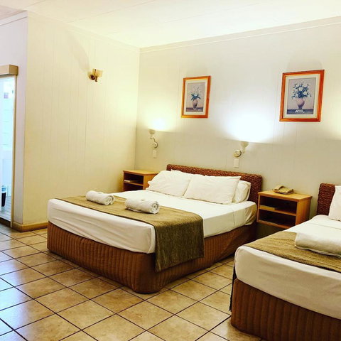 Pine Tree Motel - Sunshine Coast Guide 24