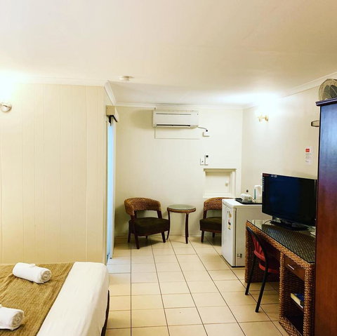 Pine Tree Motel - Sunshine Coast Guide 34