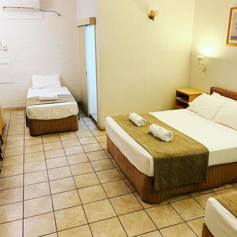 Pine Tree Motel - Sunshine Coast Guide 23