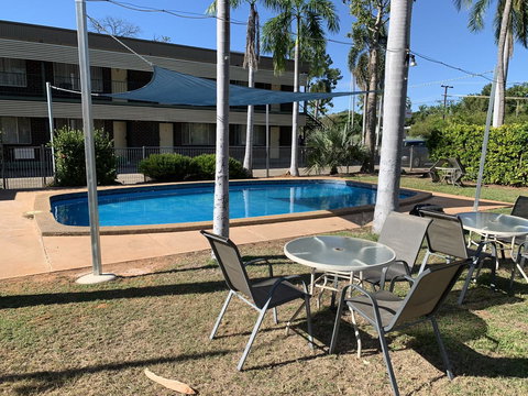 Pine Tree Motel - Sunshine Coast Guide 1