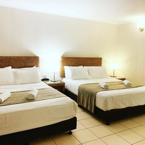 Pine Tree Motel - Sunshine Coast Guide 33