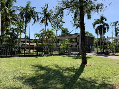 Pine Tree Motel - Sunshine Coast Guide 3