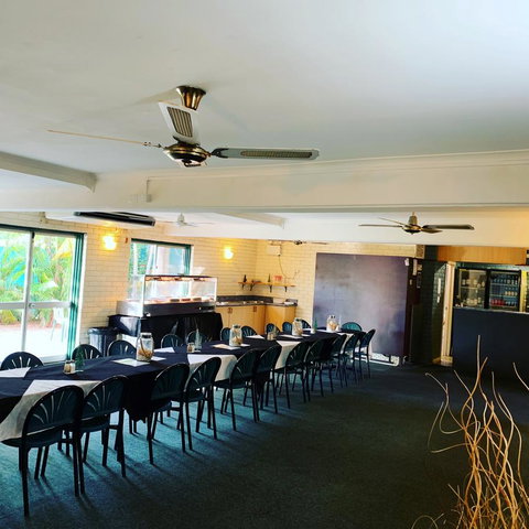 Pine Tree Motel - Sunshine Coast Guide 38