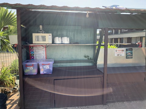 Pine Tree Motel - Sunshine Coast Guide 5