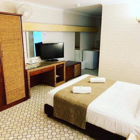 Pine Tree Motel - Sunshine Coast Guide 26