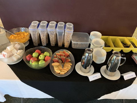 Pine Tree Motel - Sunshine Coast Guide 14