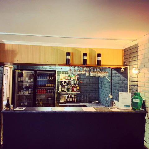 Pine Tree Motel - Sunshine Coast Guide 8