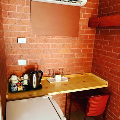 Pine Tree Motel - Sunshine Coast Guide 29