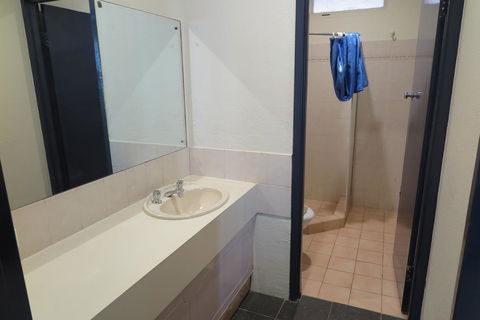 Jump Inn Alice Budget Accommodation - Sunshine Coast Guide 7