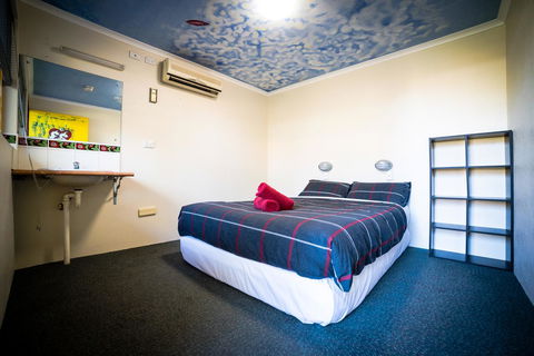 Jump Inn Alice Budget Accommodation - Sunshine Coast Guide 9