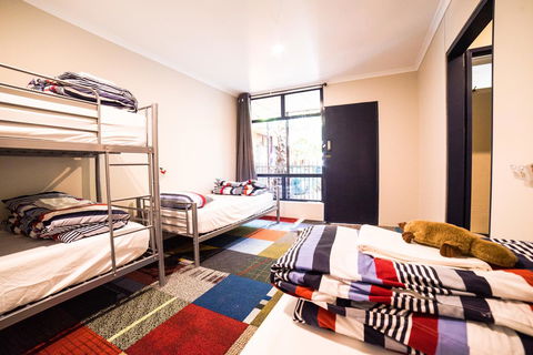 Jump Inn Alice Budget Accommodation - Sunshine Coast Guide 41