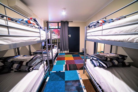 Jump Inn Alice Budget Accommodation - Sunshine Coast Guide 42