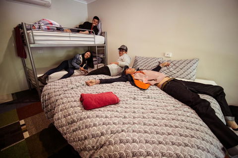 Jump Inn Alice Budget Accommodation - Sunshine Coast Guide 38