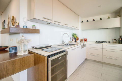 ZEN BY THE WATER - Esplanade Darwin Retreat - Sunshine Coast Guide 23