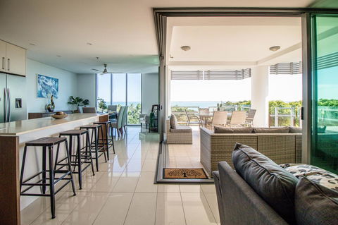 ZEN BY THE WATER - Esplanade Darwin Retreat - Sunshine Coast Guide 1