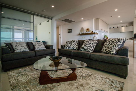 ZEN BY THE WATER - Esplanade Darwin Retreat - Sunshine Coast Guide 41