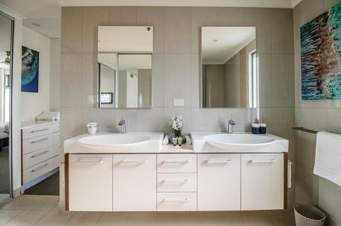 ZEN BY THE WATER - Esplanade Darwin Retreat - Sunshine Coast Guide 12