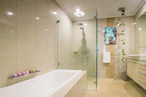 ZEN BY THE WATER - Esplanade Darwin Retreat - Sunshine Coast Guide 19