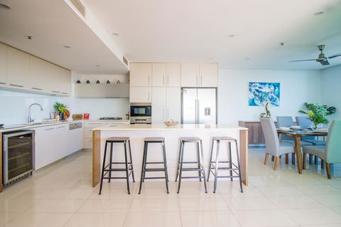 ZEN BY THE WATER - Esplanade Darwin Retreat - Sunshine Coast Guide 21