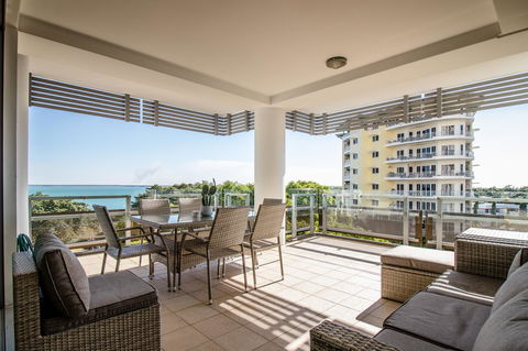 ZEN BY THE WATER - Esplanade Darwin Retreat - Sunshine Coast Guide 3