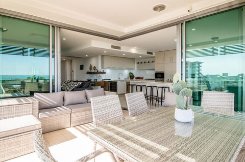 ZEN BY THE WATER - Esplanade Darwin Retreat - Sunshine Coast Guide 38