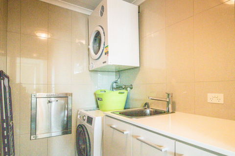 ZEN BY THE WATER - Esplanade Darwin Retreat - Sunshine Coast Guide 30