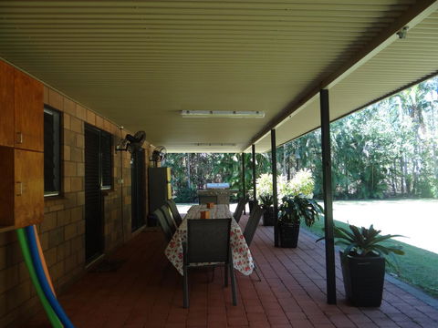 DARWIN'S SHADY ACRES RETREAT - Sunshine Coast Guide 6