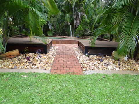 DARWIN'S SHADY ACRES RETREAT - Sunshine Coast Guide 10