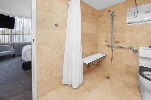 Canberra Rex Hotel - Sunshine Coast Guide 16