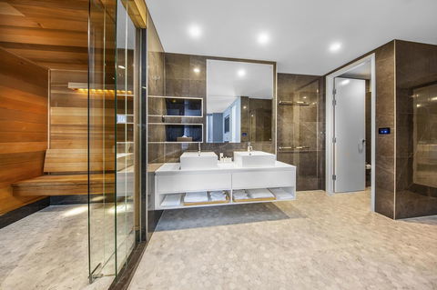 Canberra Rex Hotel - Sunshine Coast Guide 14