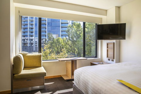 Crowne Plaza Canberra, An IHG Hotel - Sunshine Coast Guide 14
