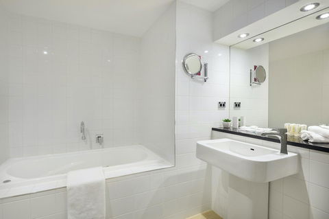 Crowne Plaza Canberra, An IHG Hotel - Sunshine Coast Guide 28