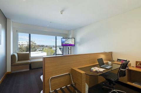 Crowne Plaza Canberra, An IHG Hotel - Sunshine Coast Guide 15