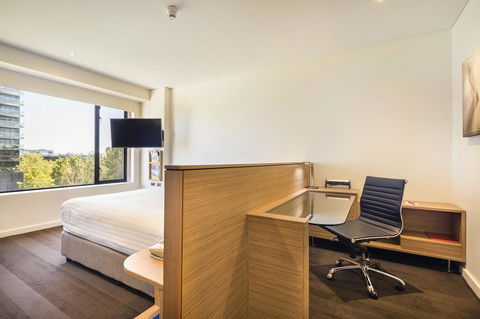 Crowne Plaza Canberra, An IHG Hotel - Sunshine Coast Guide 34